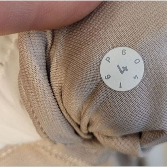 Lululemon Women's White Running Shorts Size 4 - Picture 4 of 6